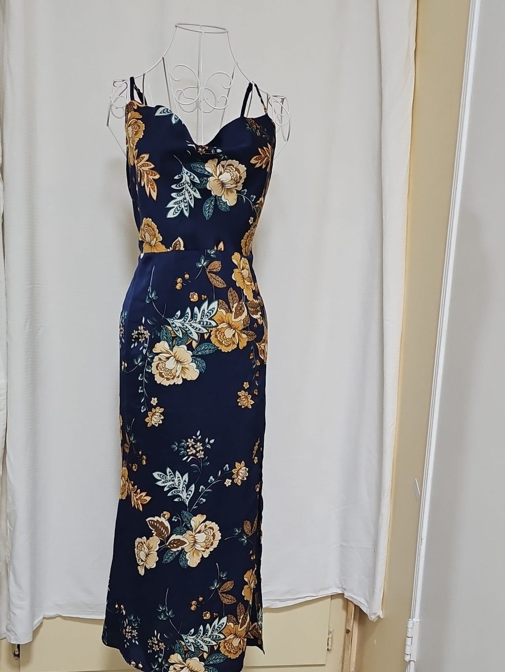 Tsher Sz XL.  Floral Navy Slip Dress with Gold Bouquet Print